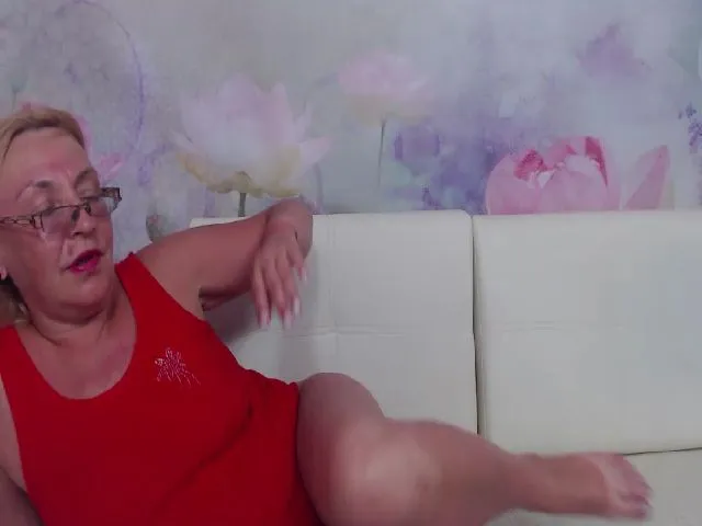 Live sex webcam photo for MommyWetBush #254117793