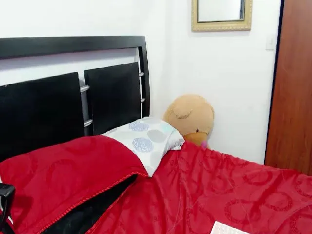 Live sex webcam photo for Shaaroncol #264046268