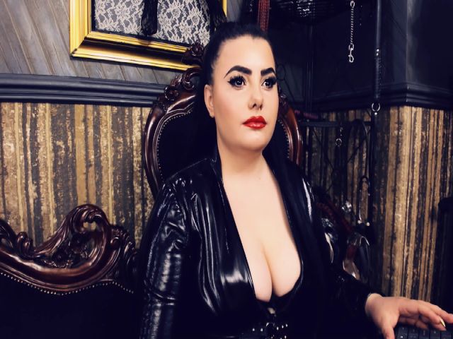 Live sex webcam photo for MelissaGlow #252494143