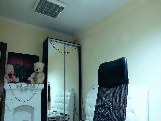 Live sex webcam photo for XeniaMilf #260647982