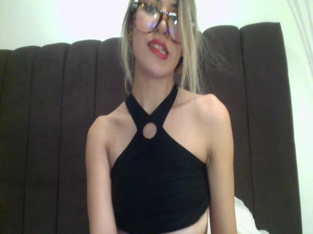 Live sex webcam photo for Roxbaby1 #261283971