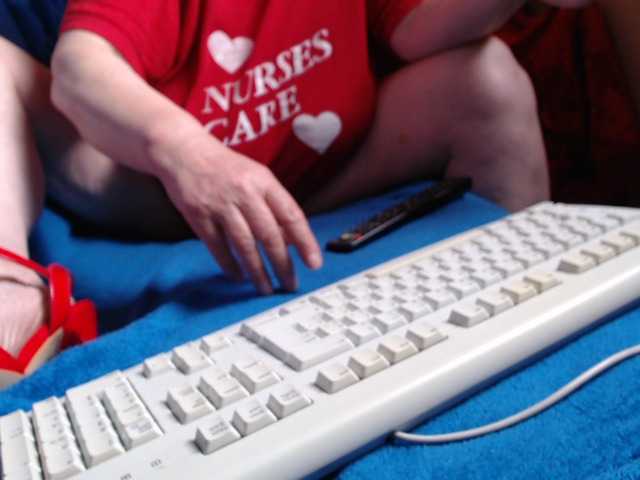 Live sex webcam photo for hornymarina #241416555