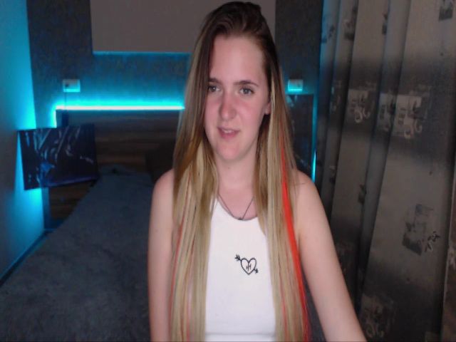 Live sex webcam photo for Ella_Hudson #264605419