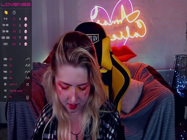 Live sex webcam photo for TinkerrBelll #254986811