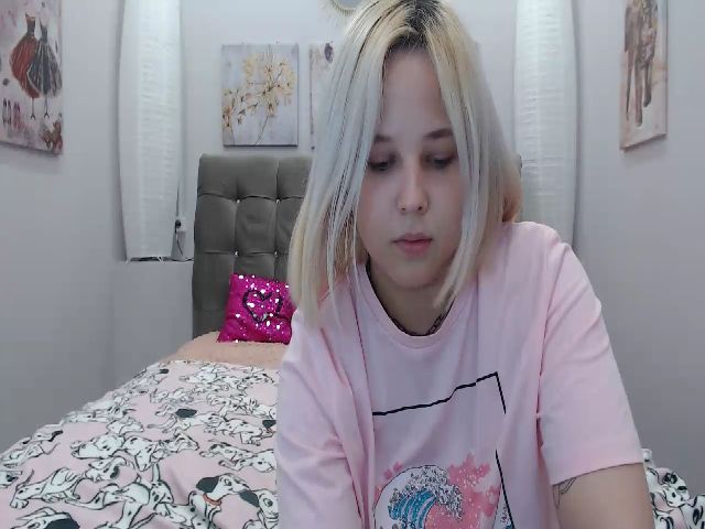 Live sex webcam photo for Helokit #254065949