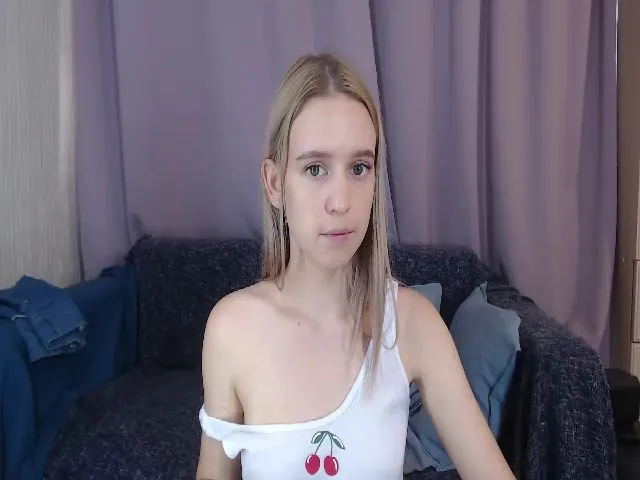 Live sex webcam photo for HotSwJenna #264686023