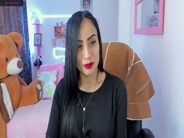 Live sex webcam photo for Paulina2700 #256880458