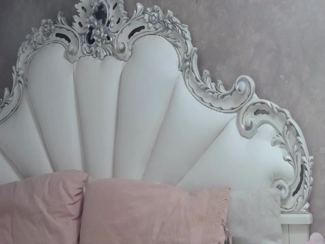 Live sex webcam photo for SoffyyHot #258337741