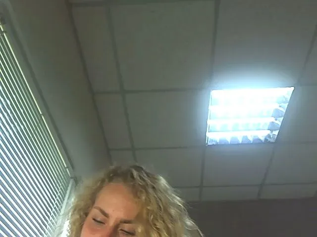 Live sex webcam photo for AnnnaLia #257542992