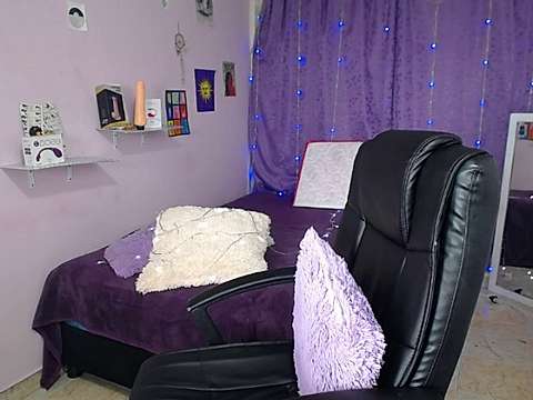 Live sex webcam photo for cloe_saensz #244883422