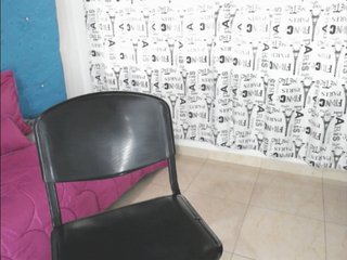 Live sex webcam photo for Bombon31 #240674774