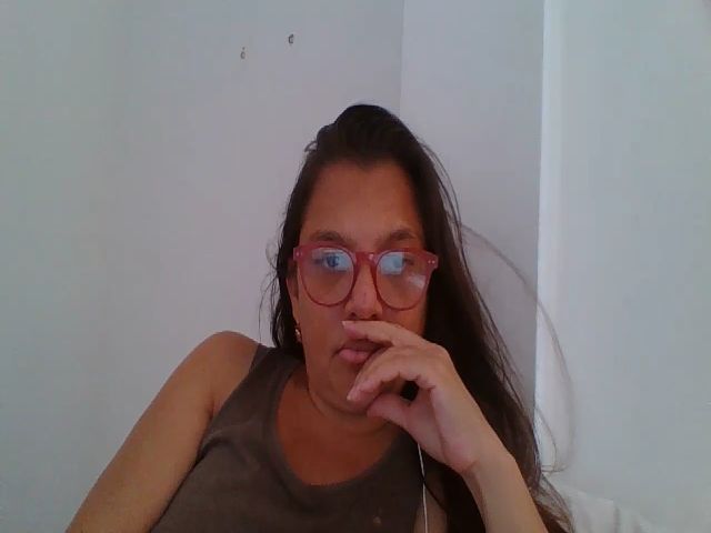 Live sex webcam photo for SweetLola01 #252908309