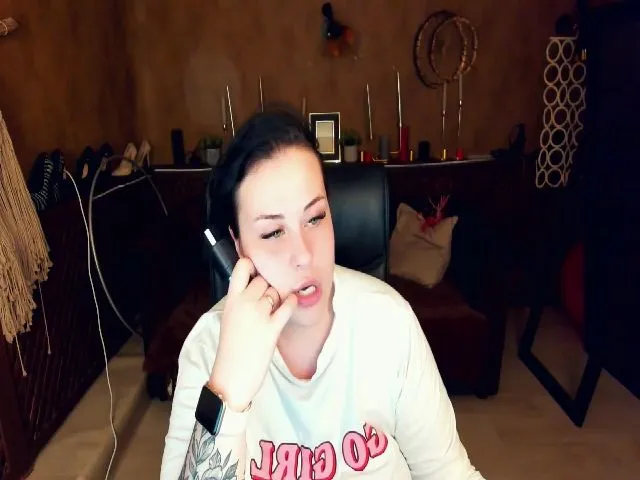 Live sex webcam photo for SerahMirabeli #256493091
