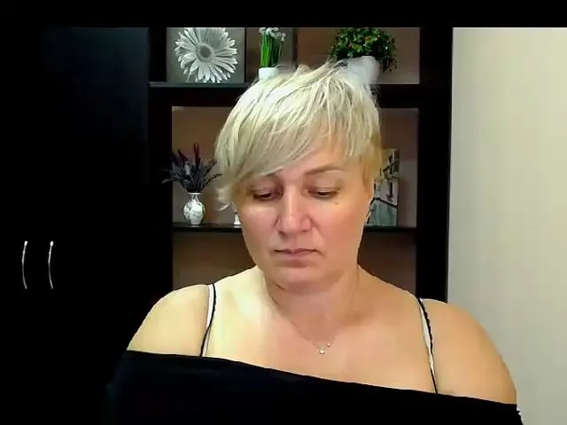 Live sex webcam photo for KailyMey #264996419