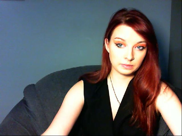 Live sex webcam photo for VirginLuna18 #264402431