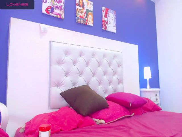 Live sex webcam photo for Scarlett_1801 #253984017