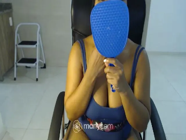 Live sex webcam photo for Lilleeychriis #261123348