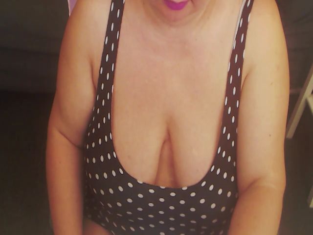 Live sex webcam photo for BBWLeona #255042668