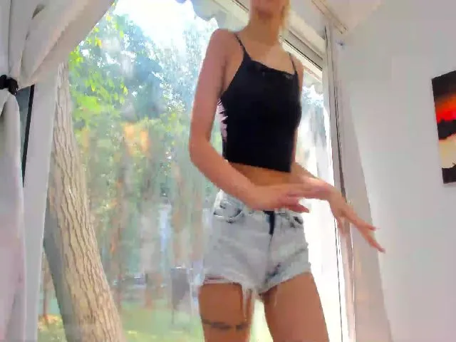 Live sex webcam photo for BelleM #253423918