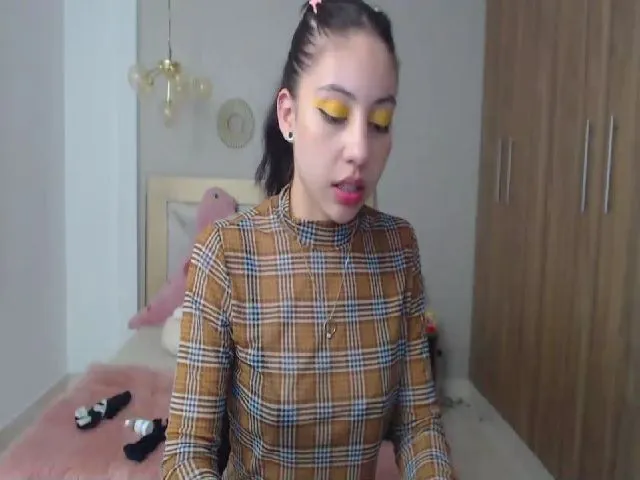 Live sex webcam photo for Emily_evans18 #252984201