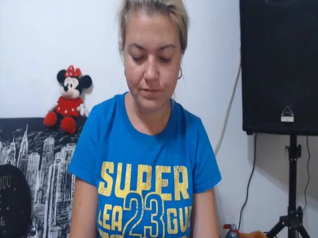 Live sex webcam photo for Softhottmilf #256190603