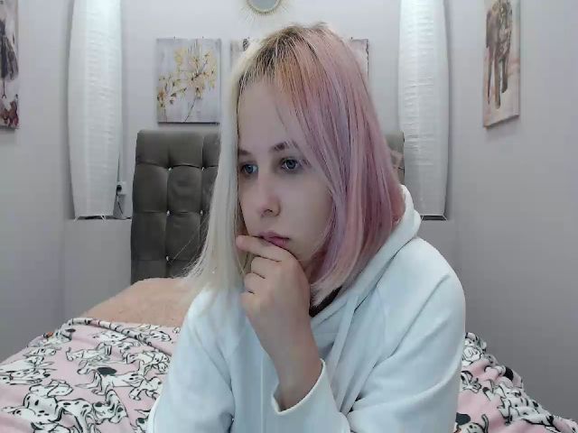 Live sex webcam photo for Helokit #256816684