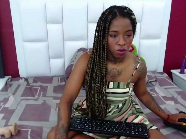 Live sex webcam photo for samantaafox #241416051