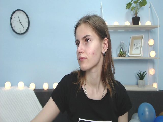 Live sex webcam photo for MollyTravis #252375179