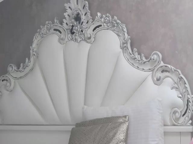 Live sex webcam photo for SoffyyHot #262263100