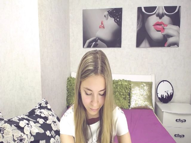 Live sex webcam photo for RossandaShy #256184798