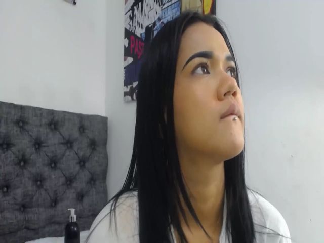 Live sex webcam photo for Andrea_greey #254398206