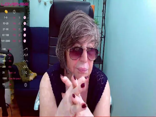 Live sex webcam photo for SharonAmore #255286795