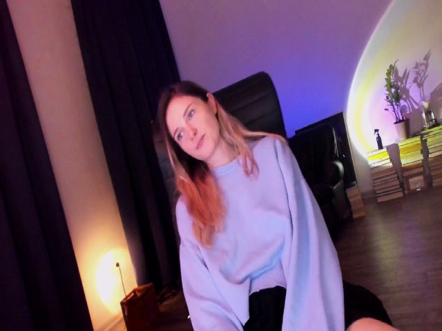 Live sex webcam photo for Golightly_9 #261581994