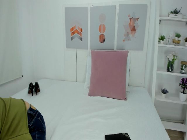 Live sex webcam photo for SOFI_LEONE #261070266