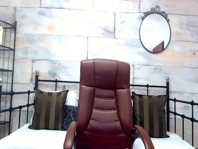 Live sex webcam photo for HeidiCutie #256721809