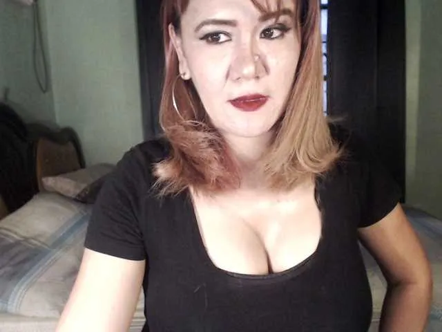 Live sex webcam photo for Scarlethotty #250243214