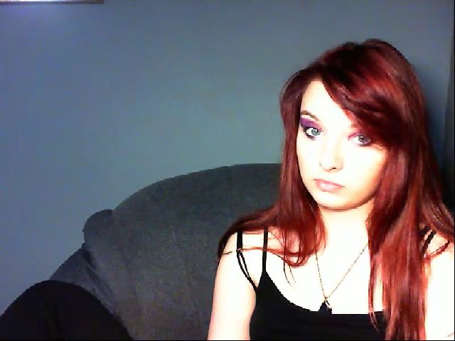 Live sex webcam photo for VirginLuna18 #260140679