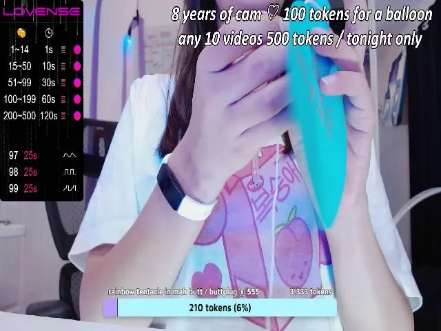 Live sex webcam photo for moonlitfox #252697627