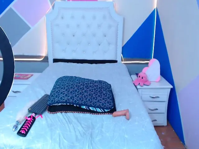 Live sex webcam photo for KarolynPears #262325455