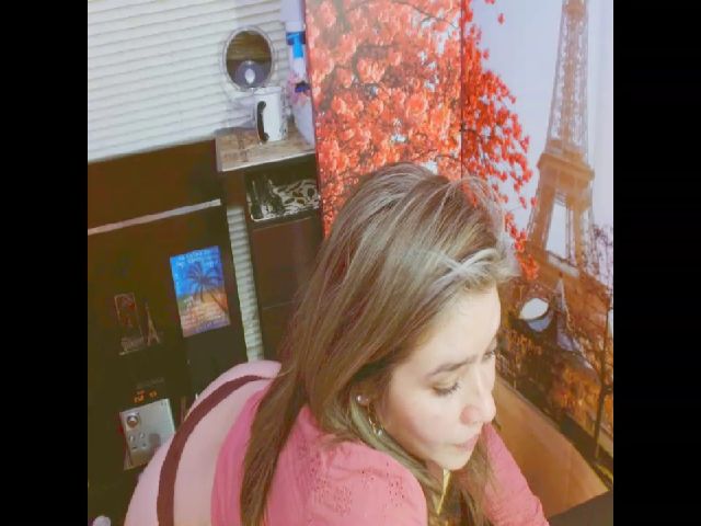 Live sex webcam photo for Salomesweet69 #287861485