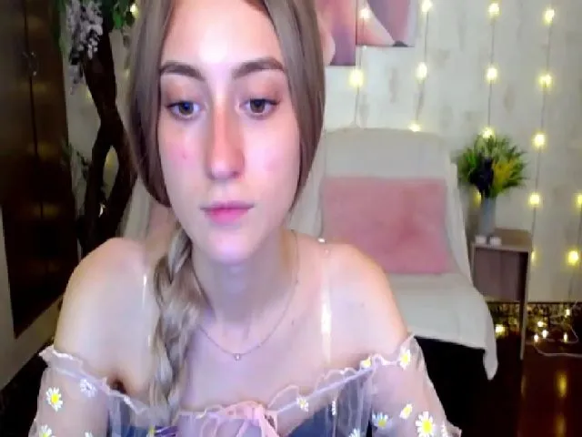 Live sex webcam photo for LinaRum__ #258500539