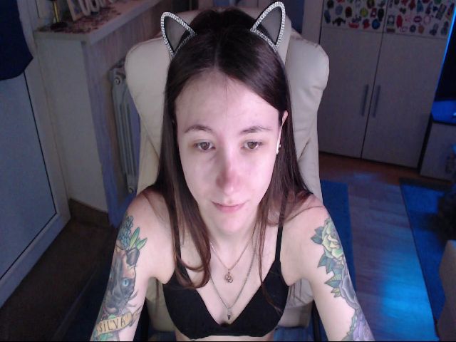 Live sex webcam photo for KeyshaLush #255879317