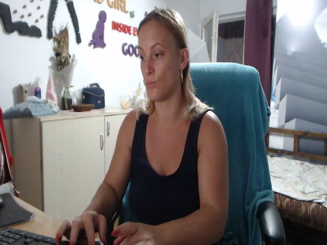 Live sex webcam photo for LiaMelanyy #256044828