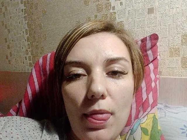 Live sex webcam photo for EmilyWild18 #241019019