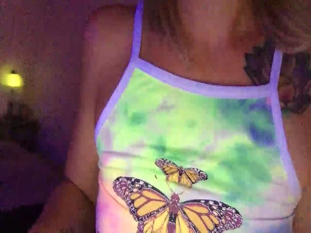 Live sex webcam photo for moonbeam1991 #261974856