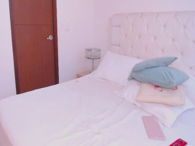 Live sex webcam photo for AliceFOX_ #252636067
