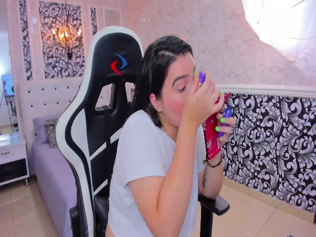 Live sex webcam photo for CurvyBlue #259484860