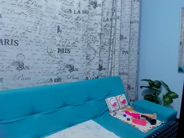 Live sex webcam photo for MILF_KARYNA #264018566