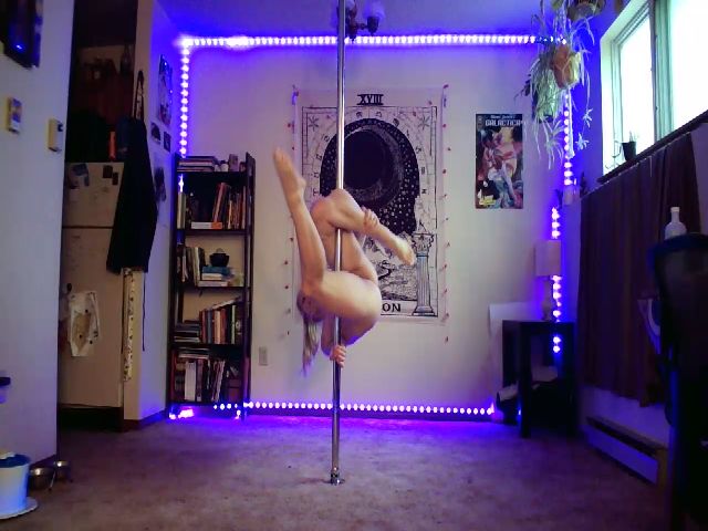 Live sex webcam photo for Missinhermind #252625950