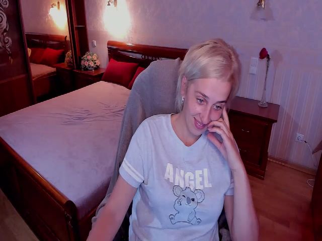 Live sex webcam photo for VictoriaJons5 #261293913